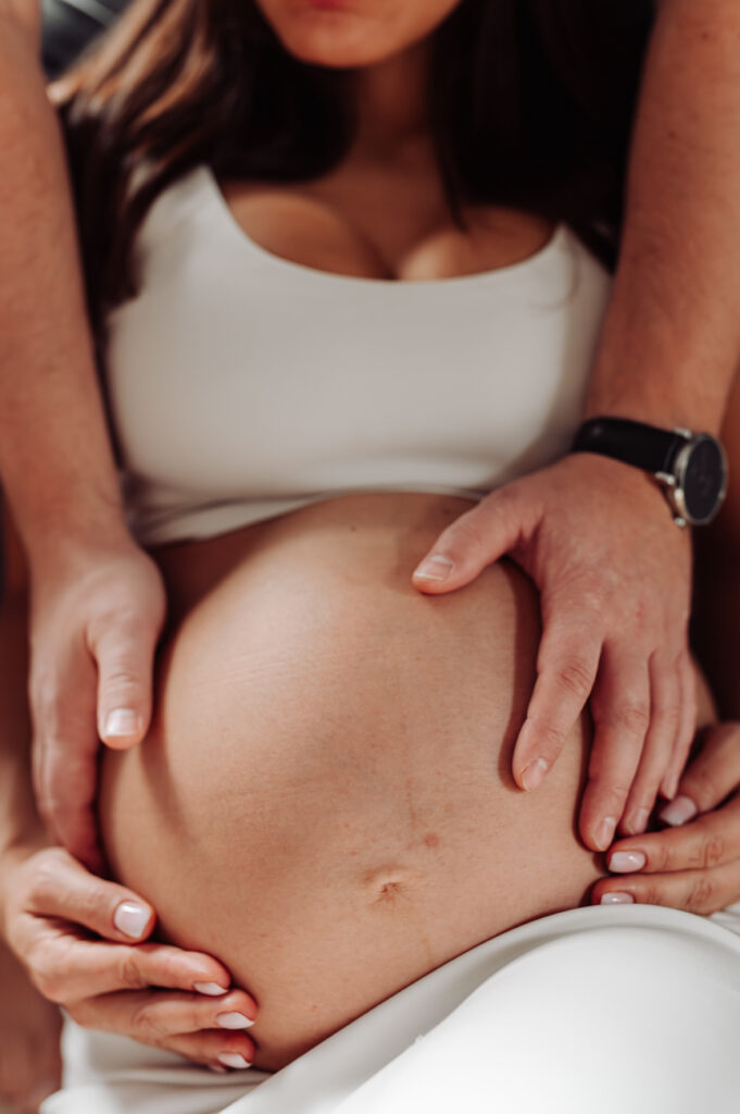 Domowa sesja ciążowa lifestyle Gdynia