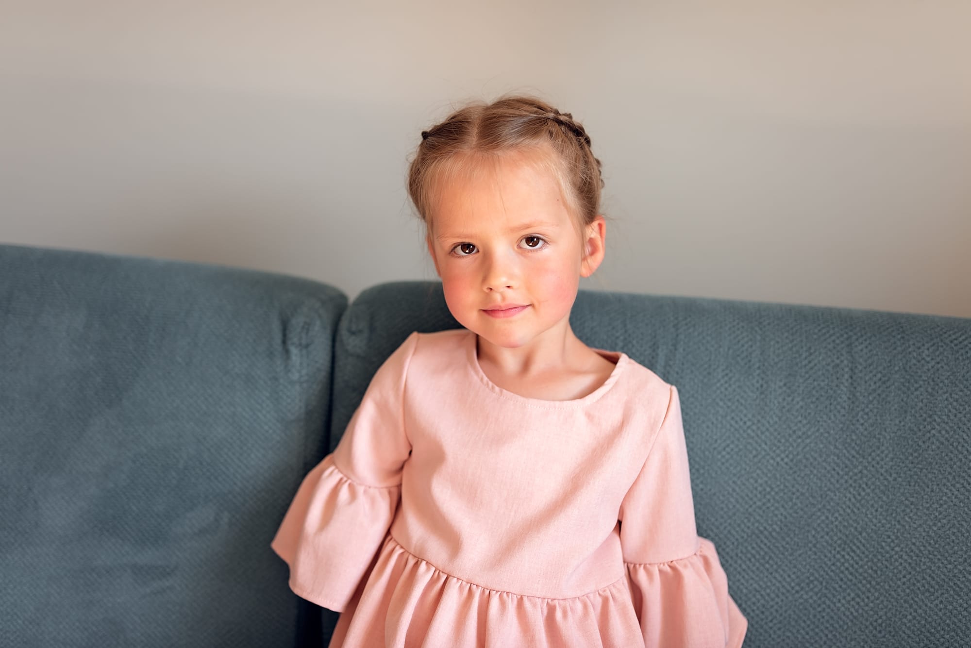 Portret dziewczynki sesja w domu Gdańsk
