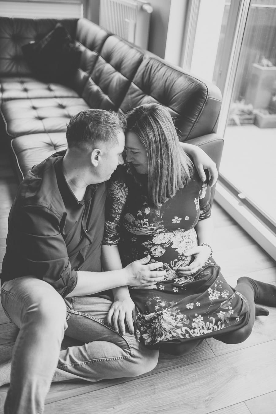 Mama w ciąży sesja ciążowa w domu Gdańsk