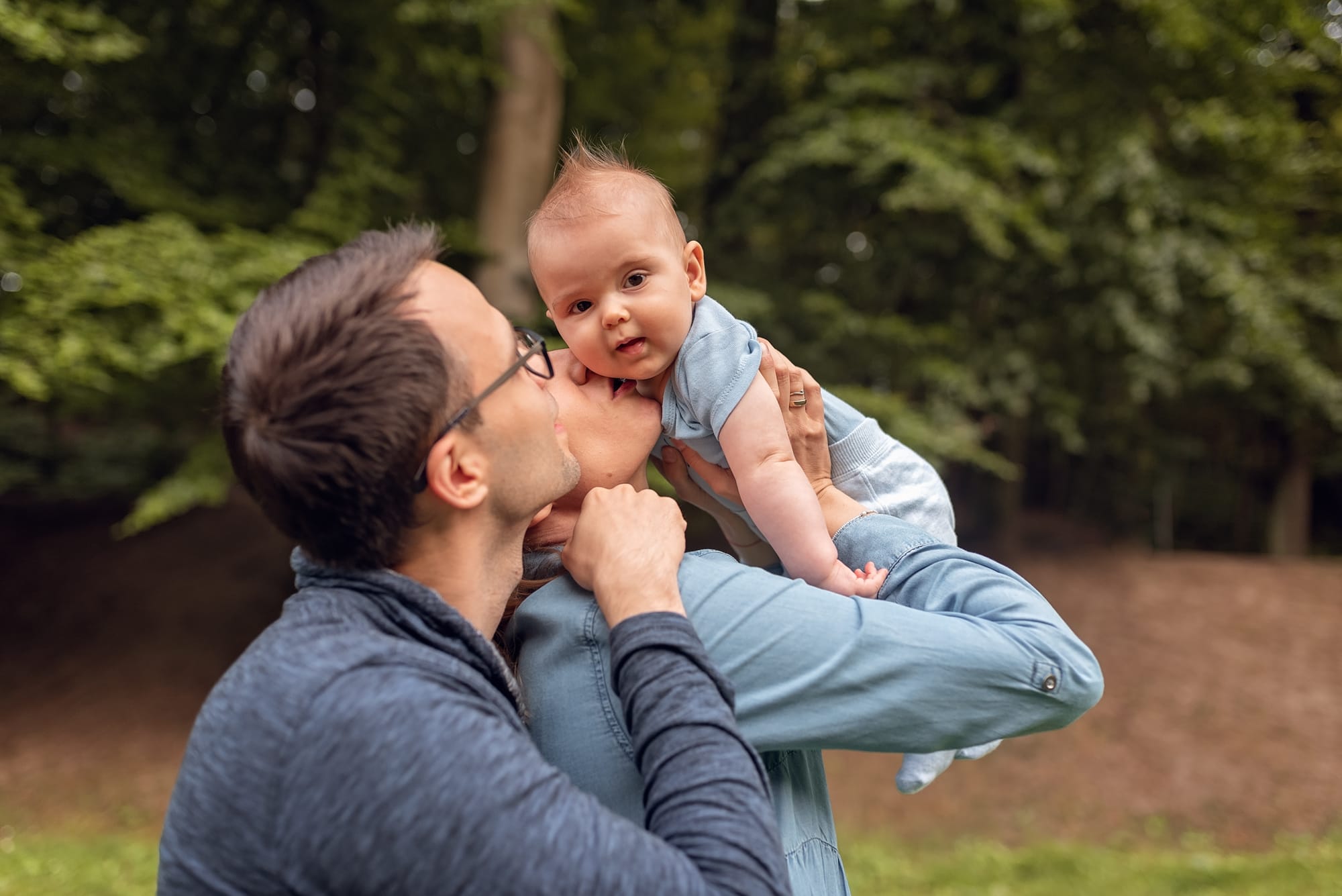 Rodzina z niemowlakiem  sesja w parku Gdańsk