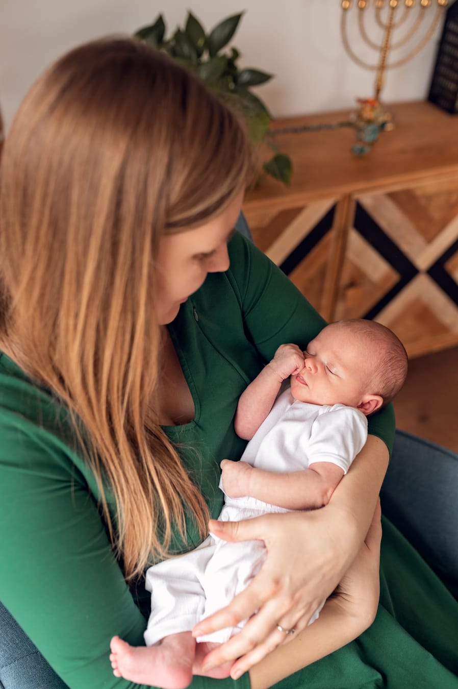 Mama tuli noworodka rodzinna sesja noworodkowa Trójmiasto