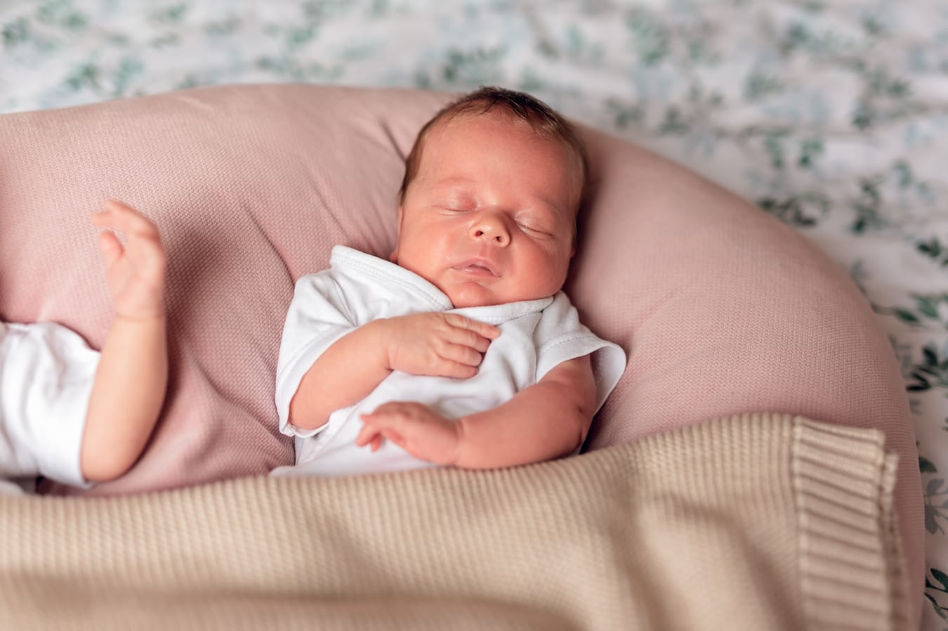 Bliźnięta owinięte w kocyki sesja noworodkowa Gdynia