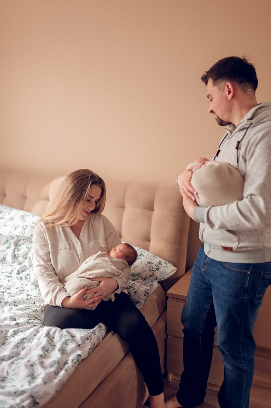 Bliźnięta z rodzicami sesja noworodkowa Trójmiasto