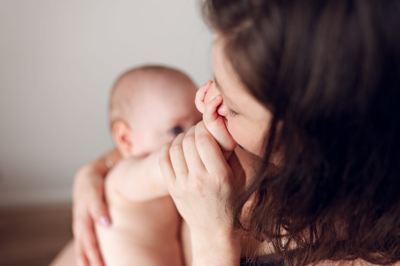 Delikatnie obrobione zdjęcie z sesji skin to skin w Gdyni