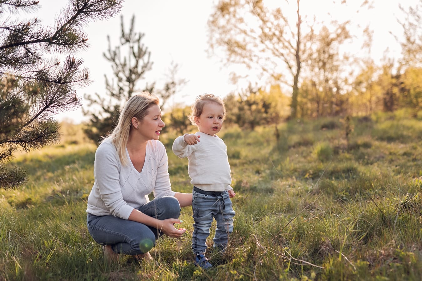 Mama z synem na łące portret sesja Gdynia