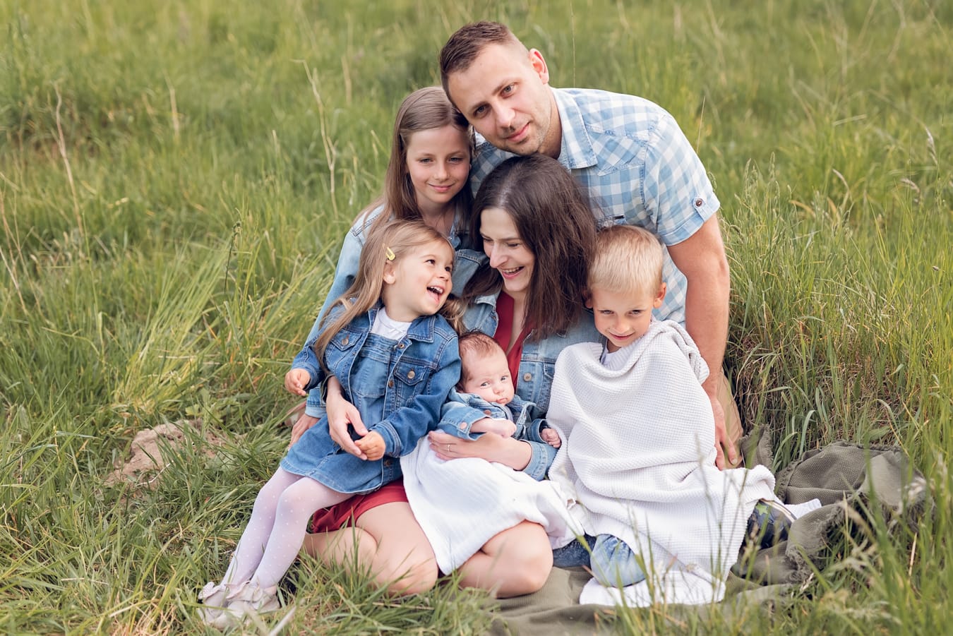 Naturalna sesja noworodkowa w plenerze w Trójmieście