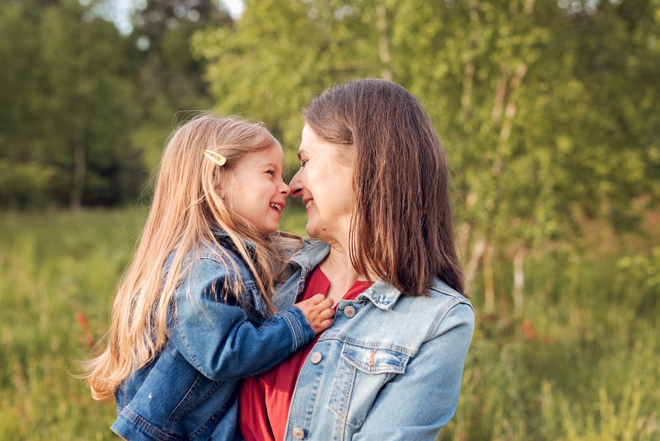 Mama i córka podczas rodzinnej sesji zdjęciowej w Gdyni