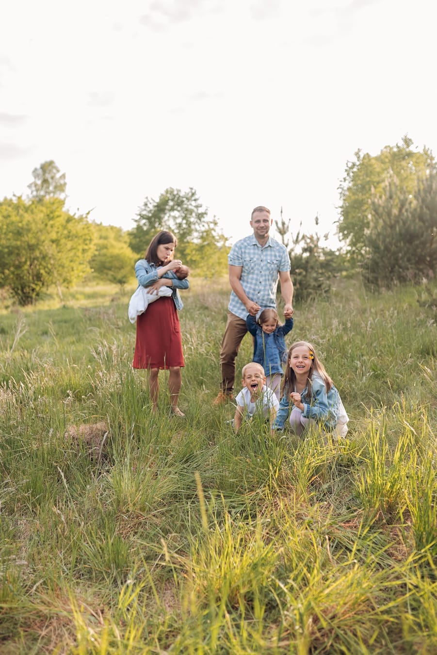 Zabawy podczas rodzinne sesji noworodkowej w plenerze, Gdańsk Gdynia Sopot