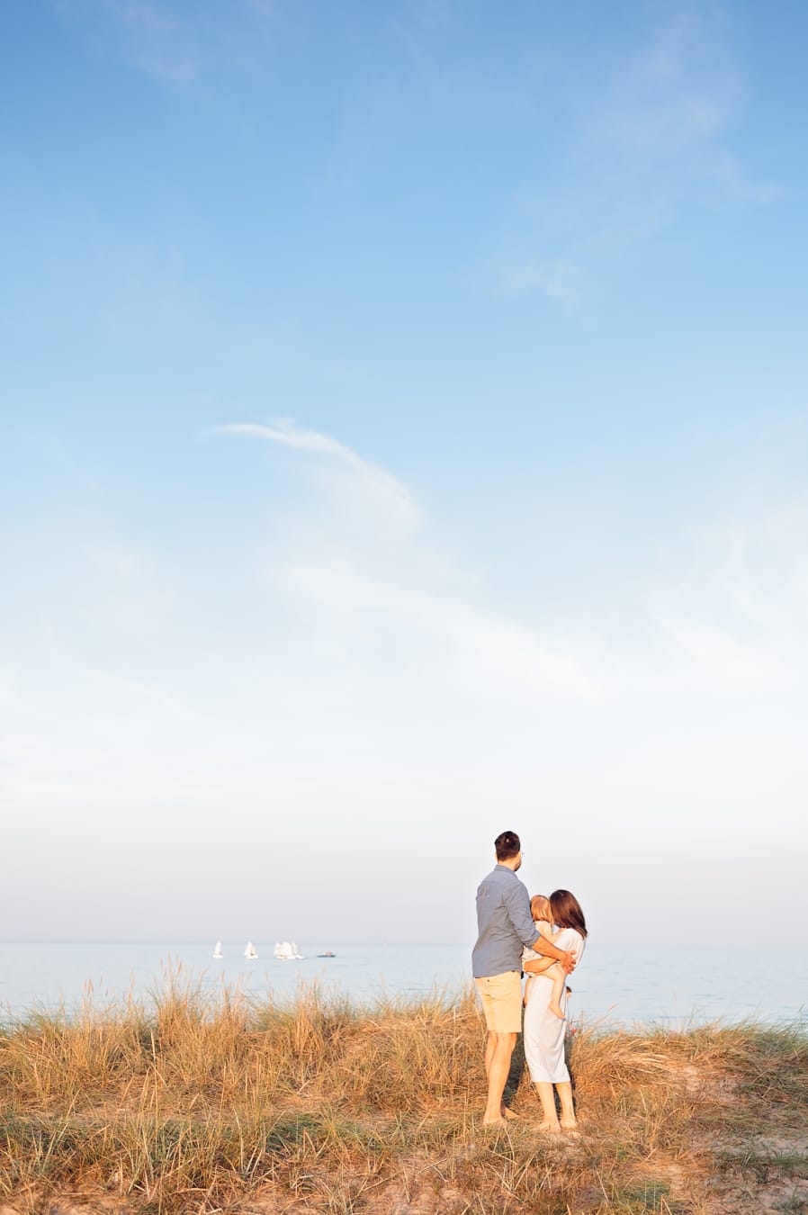 Rodzina patrzy na statki sesja nad morzem Trójmiasto