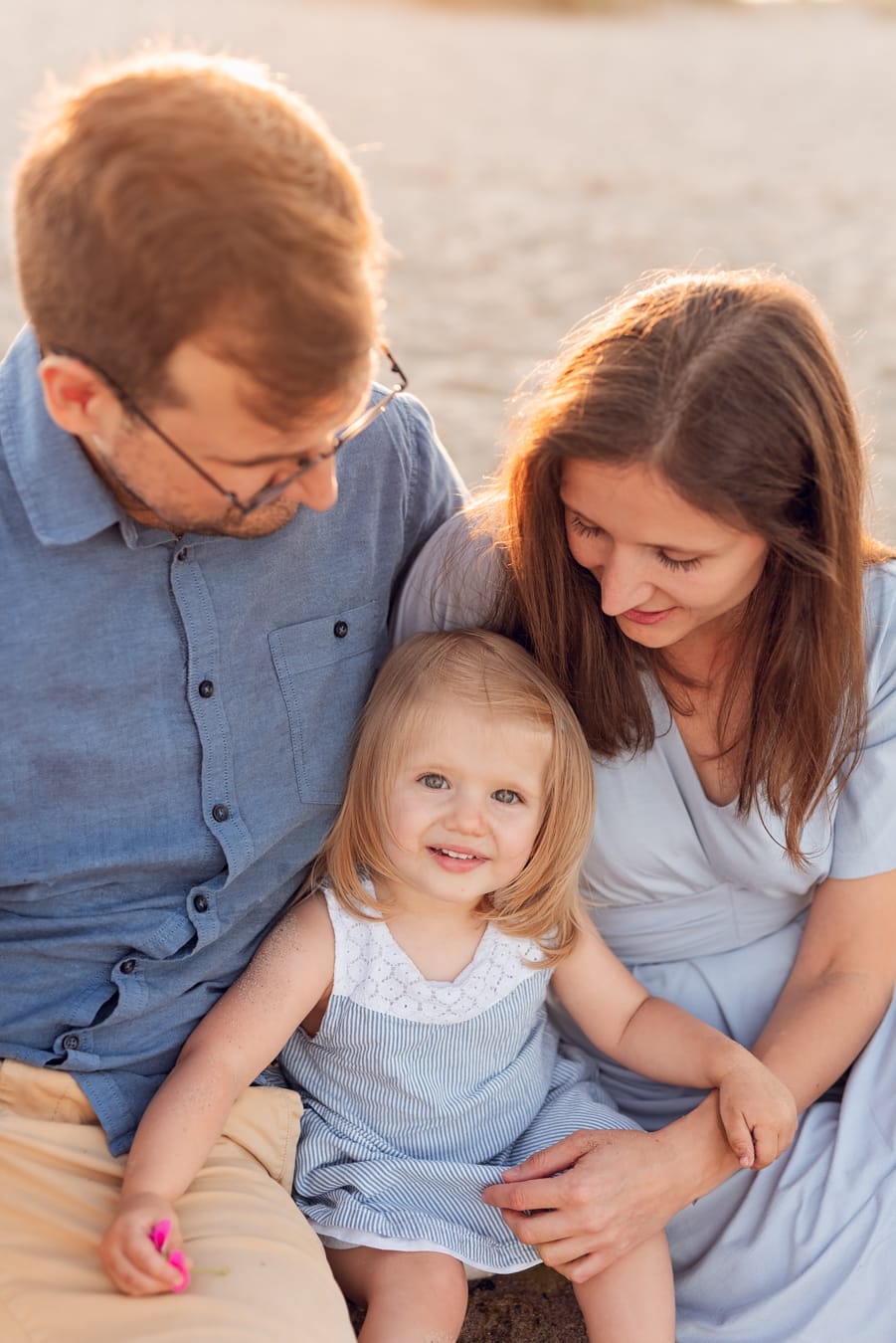 Rodzina o zachodzie słońca sesja nad morzem Trójmiasto