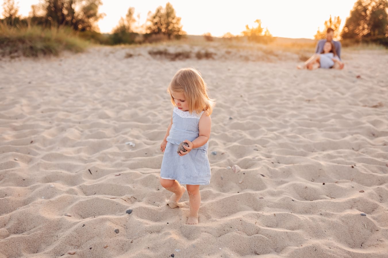 Zabawy na plaży sesja rodzinna Trójmiasto