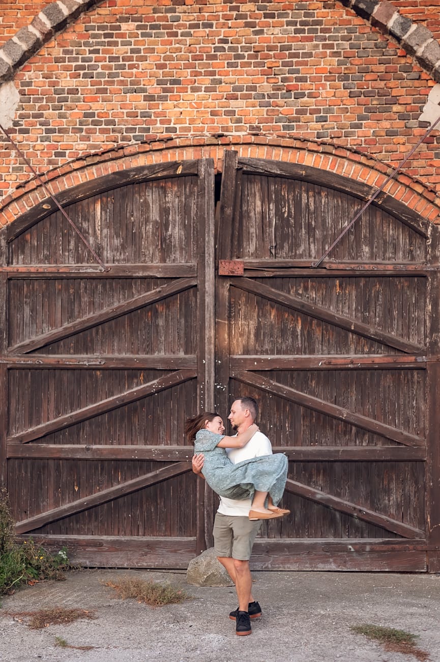 Rodzice przy stajniach sesja rodzinna Gdynia
