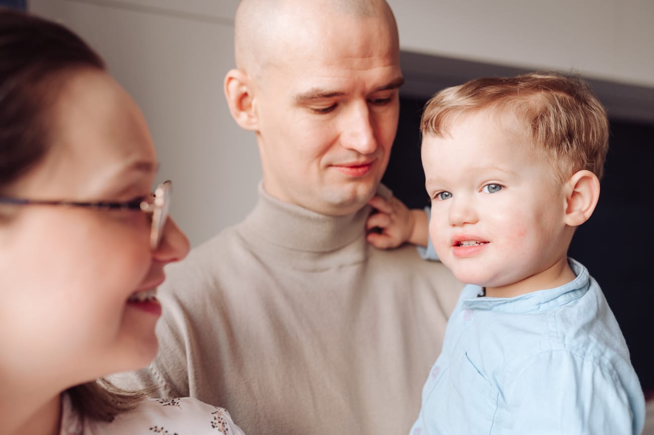 Tata z synem sesja rodzinna w domu Gdynia
