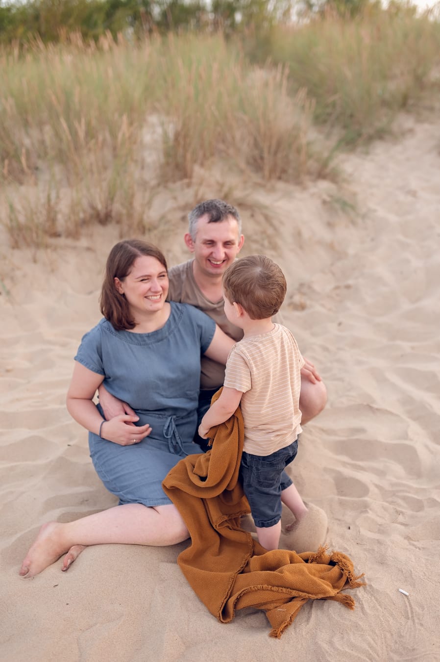 Spontaniczne zabawy sesja rodzinna nad morzem Gdańsk