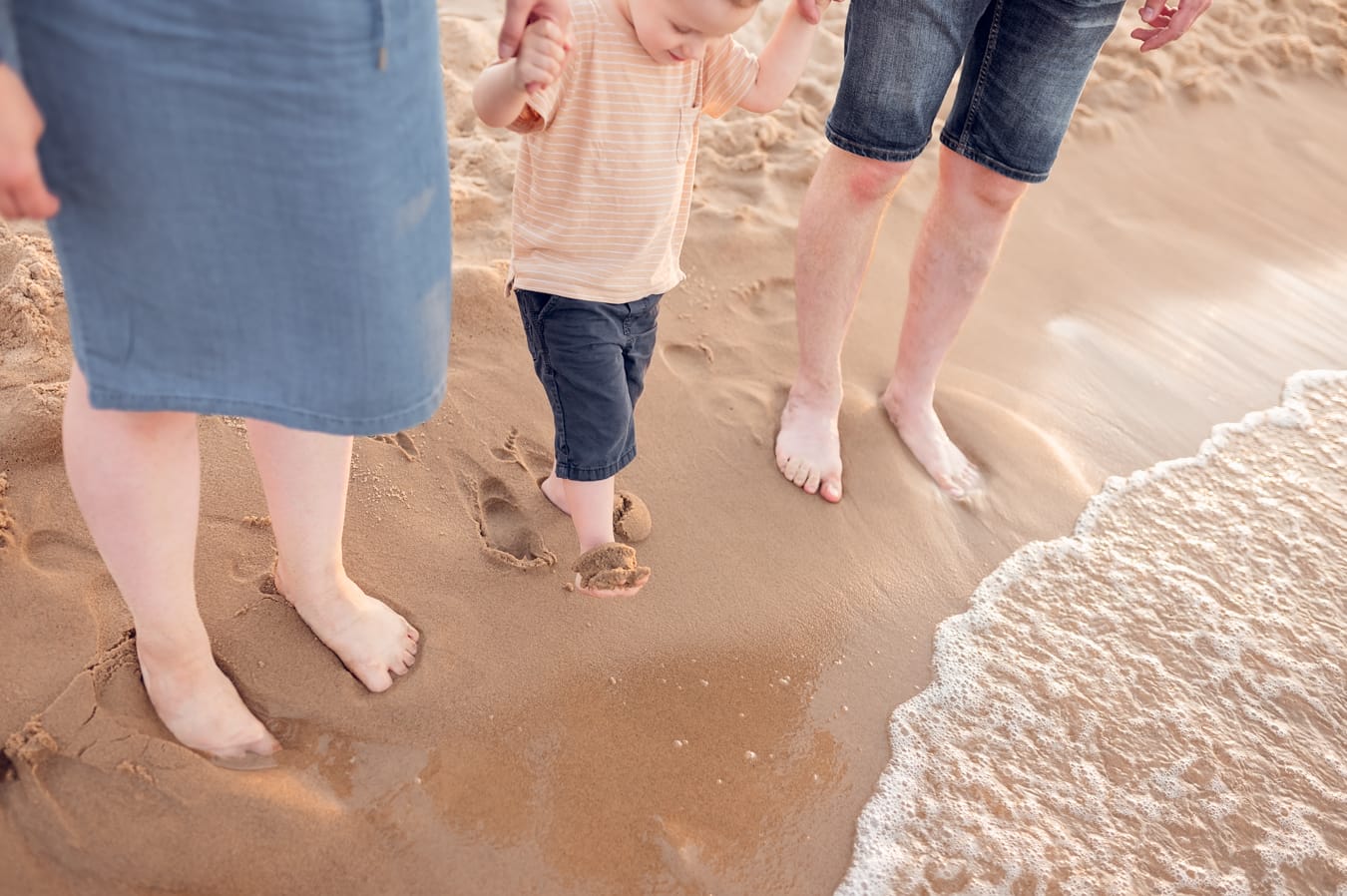 Zabawy w wodzie sesja rodzinna nad morzem Gdańsk