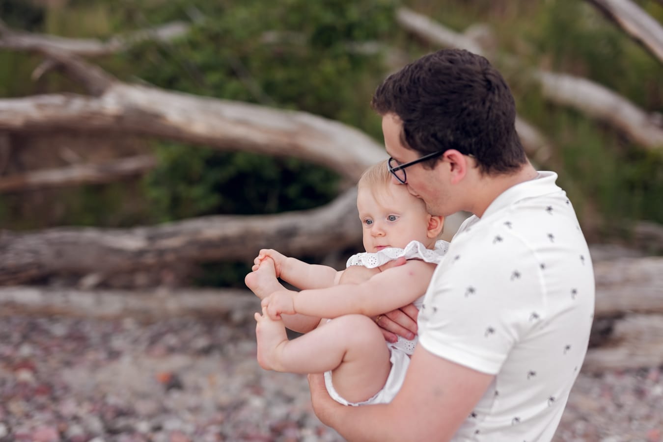 Tata z niemowlęciem sesja rodzinna nad morzem Gdynia
