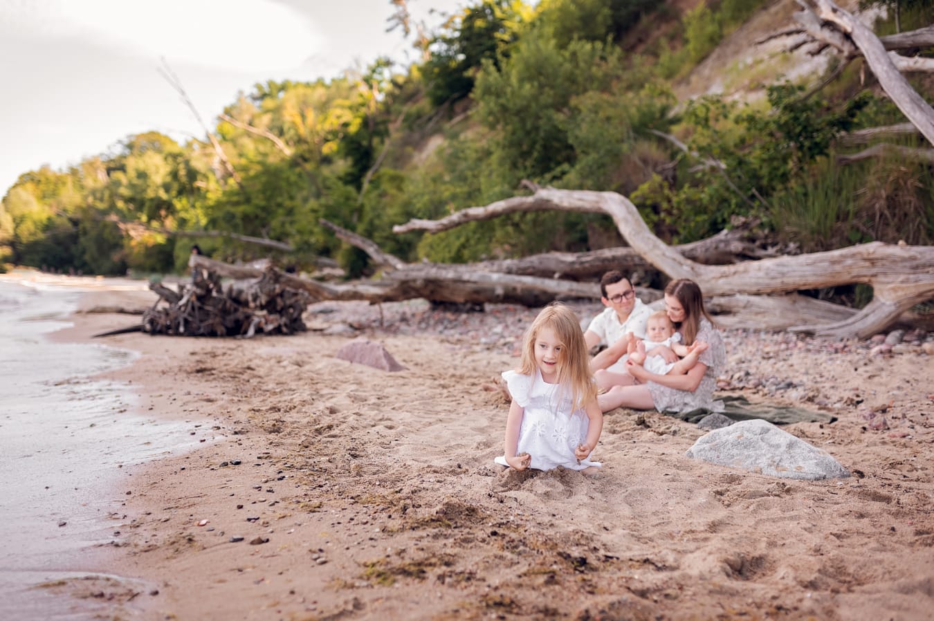 Zabawy na plaży sesja rodzinna Gdynia