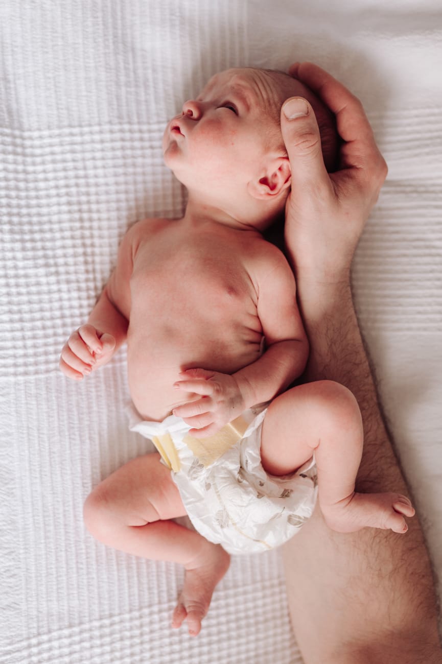 Tata z noworodkiem sesja noworodkowa lifestyle Gdynia
