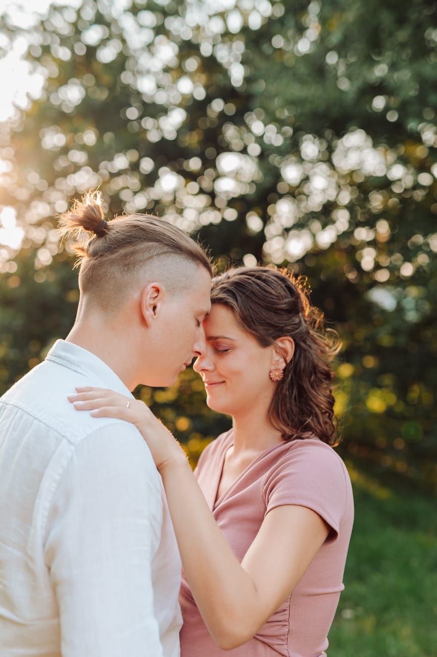 Para na tle zachodu słońca sesja ciążowa Gdynia