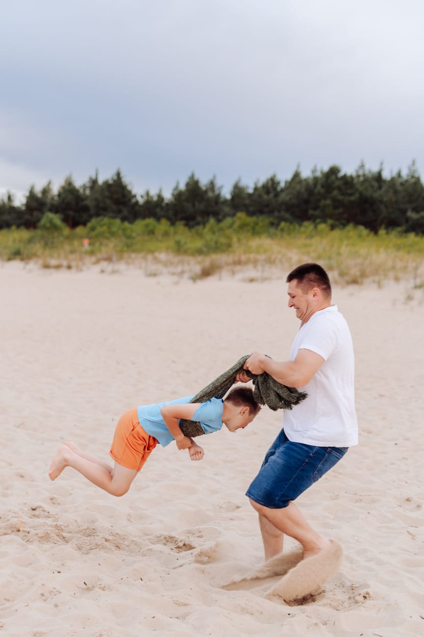 Rodzina na plaży sesja wakacyjna Trójmiasto