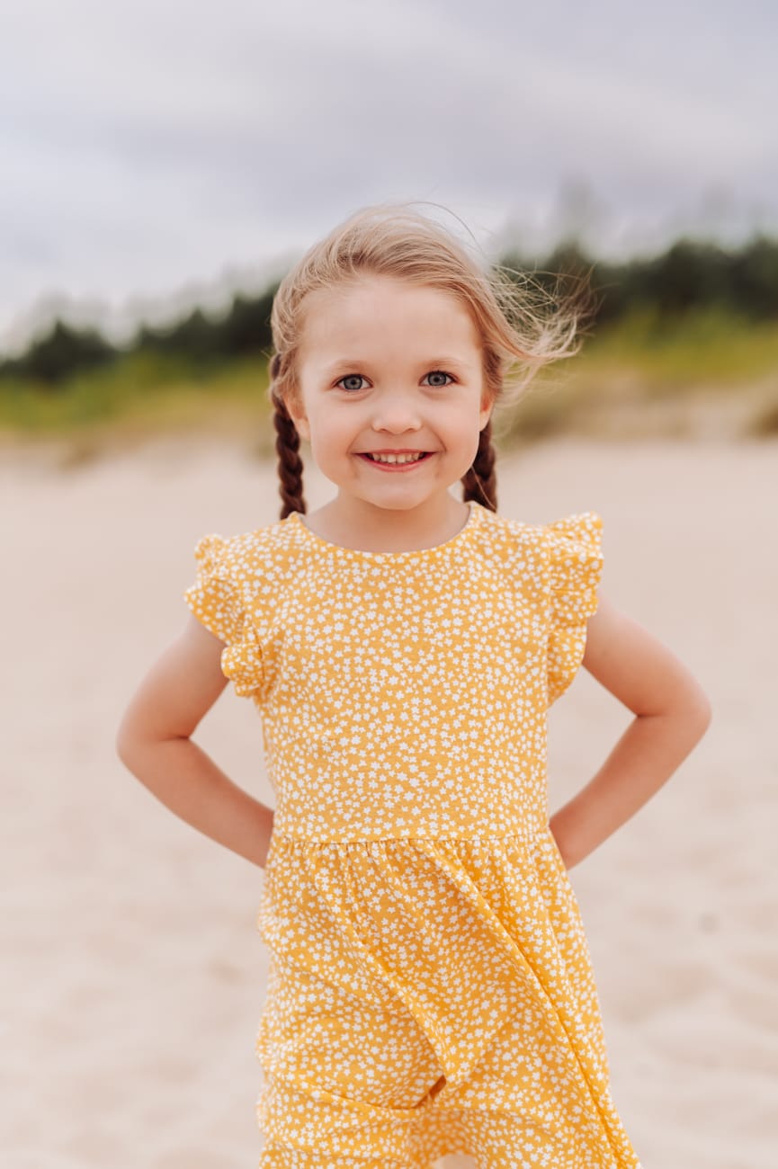 Portret dziewczynki nad morzem sesja wakacyjna Gdańsk