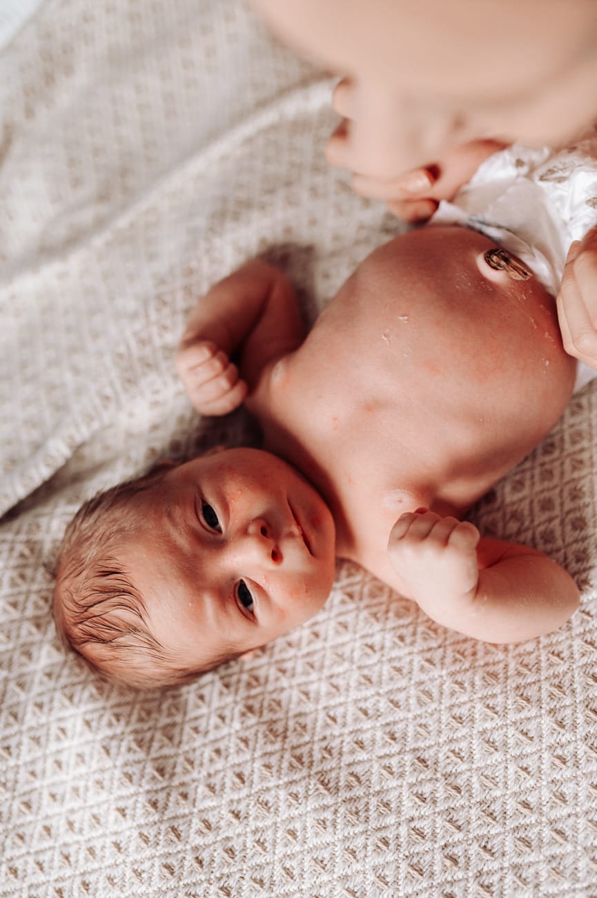 Portret noworodka naturalna sesja lifestyle Gdynia