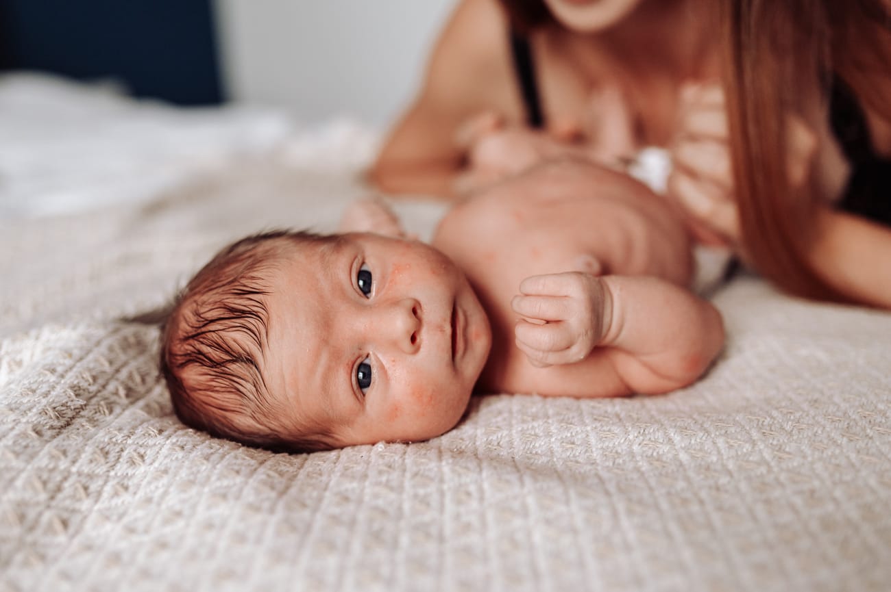 Portret noworodka domowa sesja lifestyle Gdynia