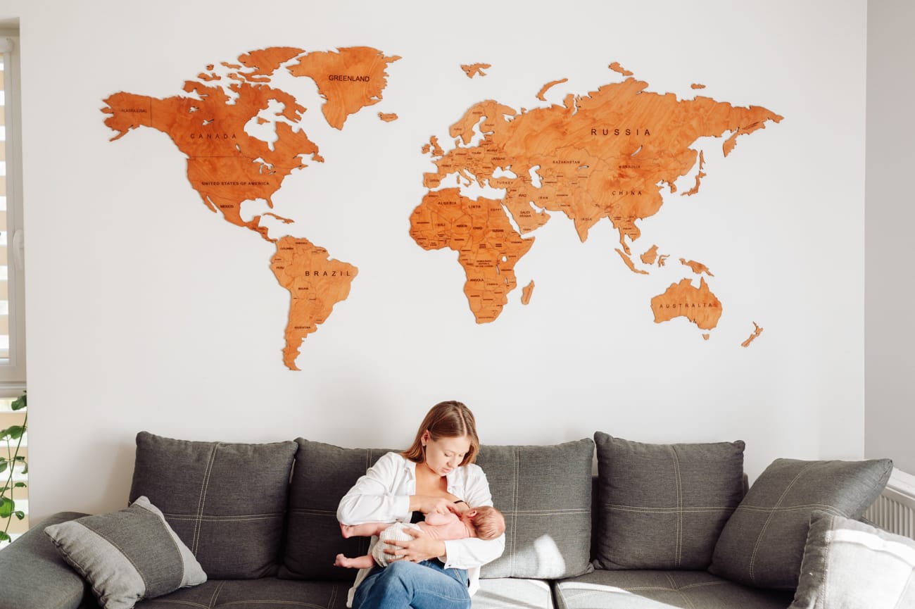 Mama z noworodkiem sesja noworodkowa w domu Gdynia