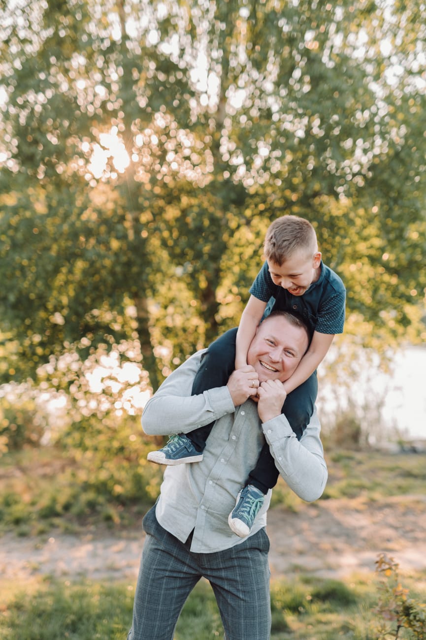 Tata i syn wygłupy plener komunijny