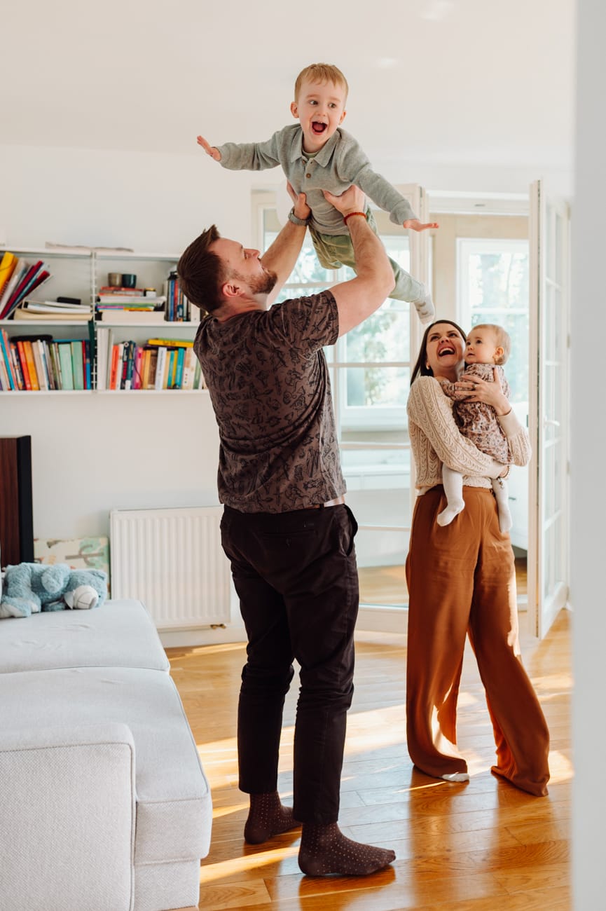 Rodzinna atmosfera sesja w domu Sopot
