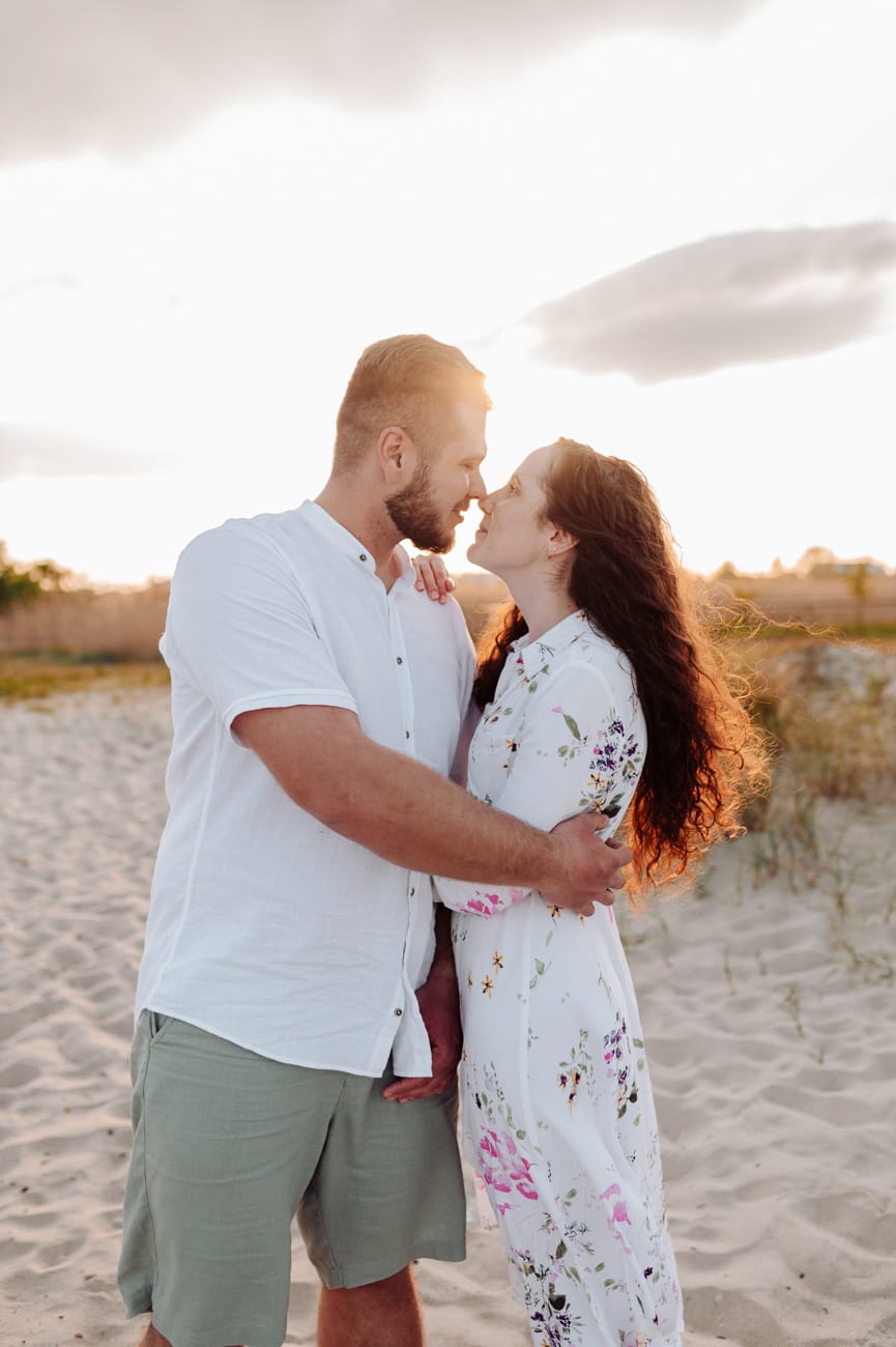 Para o zachodzie słońca sesja narzeczeńska Rewa
