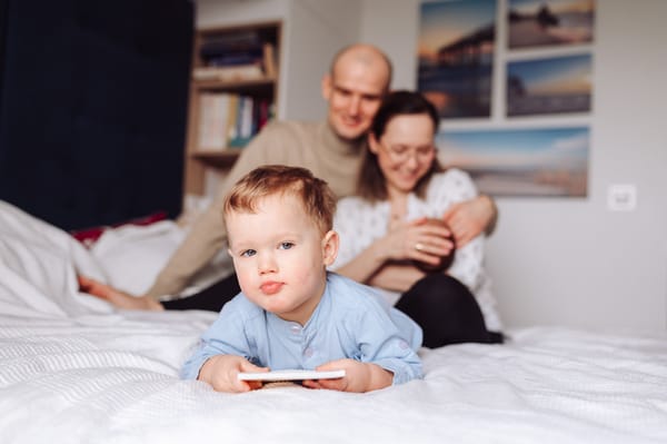 Sesja rodzinna z noworodkiem w domu Gdynia