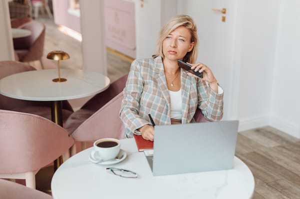 Profesjonalna sesja biznesowa w kawiarni, Gdynia